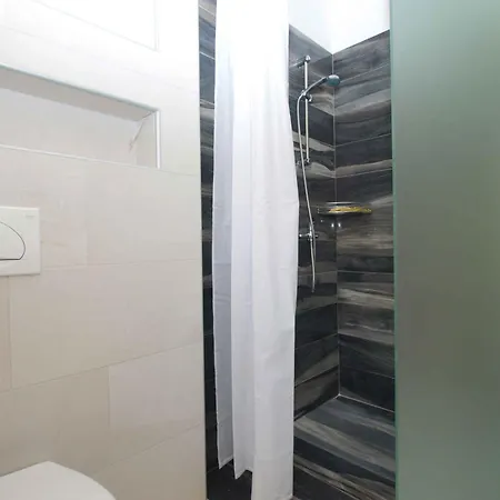 With Pool In Novigrad-istrien 44291 Appartement